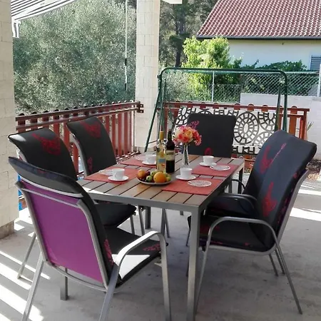 Holiday Home Vela Luka * ヴェラ・ルカ